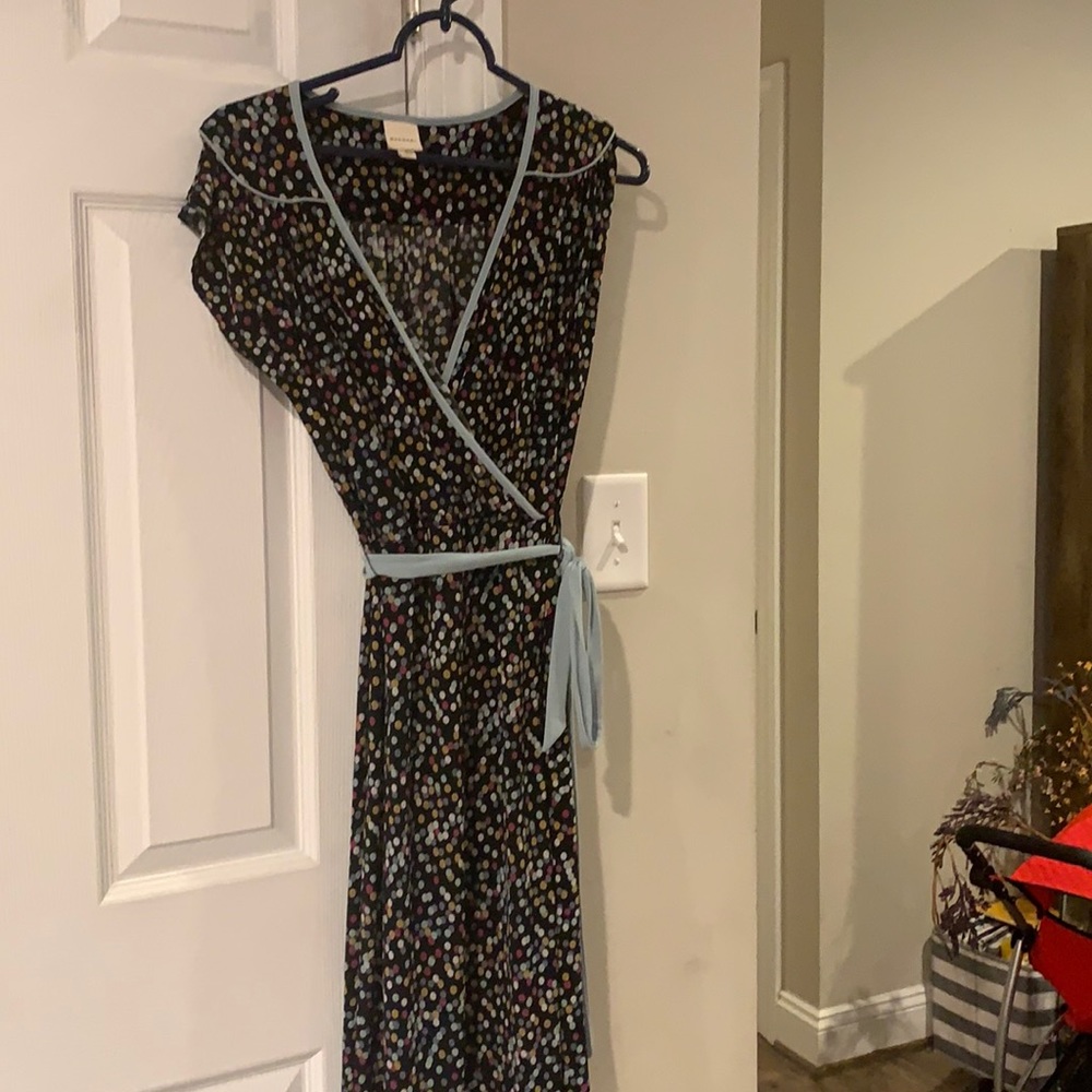 Really cute vintage like polka dotted dress.